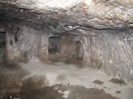 Kidron Valley tomb inside
