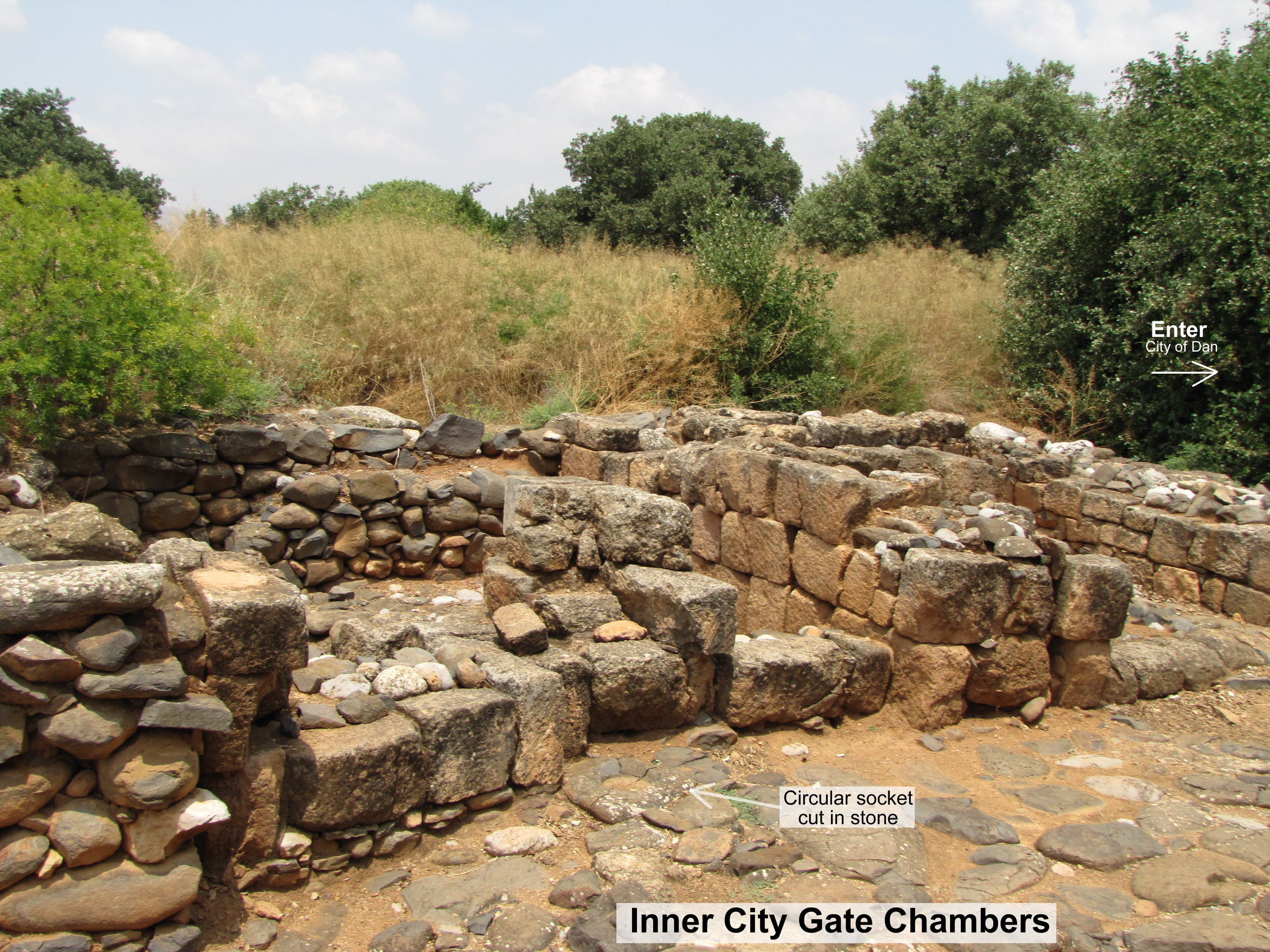 Dan inner city gate chambers with stone socket