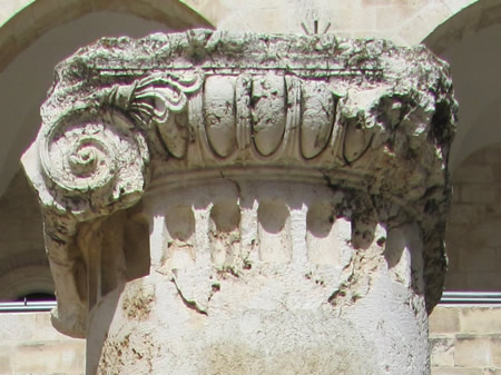 First Century column Jerusalem, Solomon's Colonnade Temple Mount, Rothschild House, capital