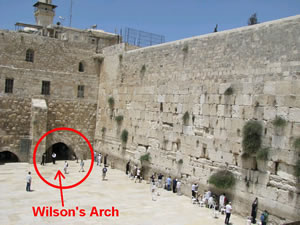 Wilson's Arch labeled and identified in this Western Wall photo.