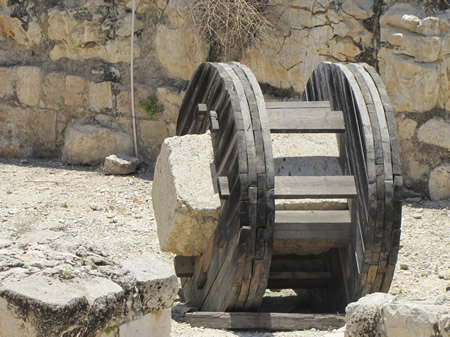 A model of a wooden wheel designed to move Herodian ashlar stones for the building projects.
