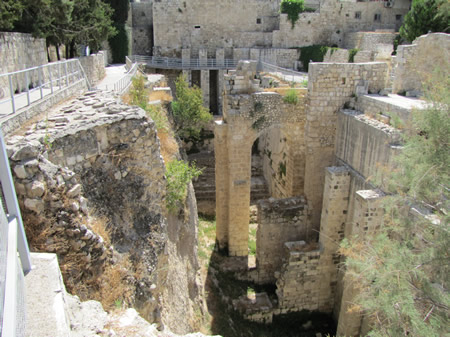 Robinson's Arch, Jerusalem