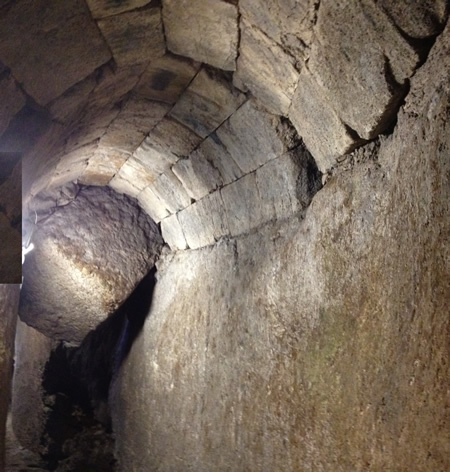 Charles Warren, fallen ashlar, gutter, sewer, robinson's arch, jerusalem, stone