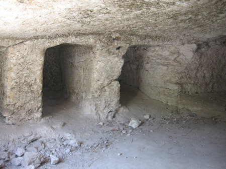 tombs, rock cut, loculi, kokhim