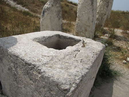 gezer, ceremony stones, stone box