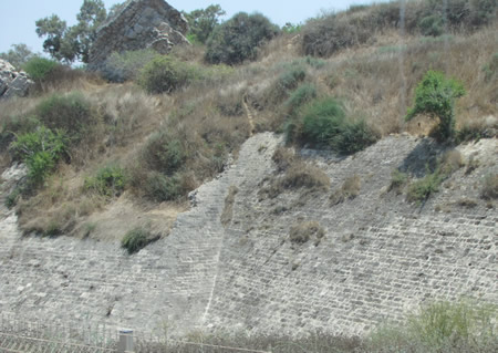 Ashkelon, rampart, glacis