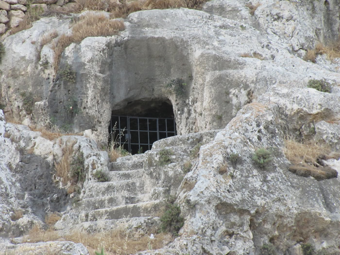 Tombs in Hinnom