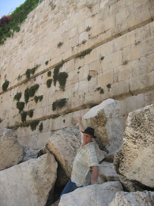 Fallen stones, Jerusalem destruction 70 AD, Roman, ashlar rubble, temple mount, western wall, street, pile of broken stones