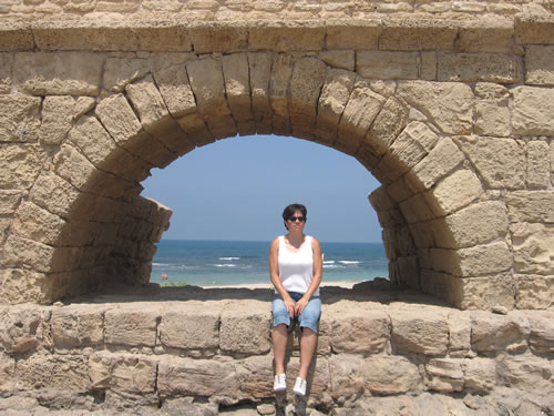 Toni Wiemers on the Aqueduct in Caesarea by the Sea