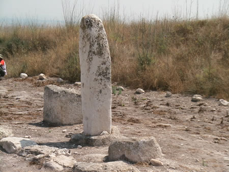 Gezer, memorial stones